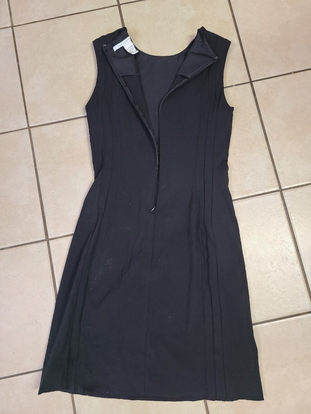 Diane Von Furstenberg Sleeveless Black Sheath Dress with Tailored Seams - Picture 7 of 11